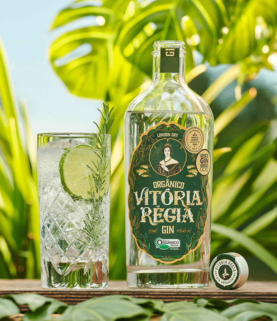 Vitoria-Regia-Organic-London-Dry-Gin-Rosemary-Gin-and-Tonic-Cocktail-min