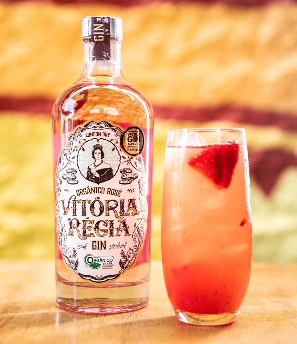 Vitoria-Regia-Organic-Rosé-Gin-Strawberry-Smash-Cocktail-min