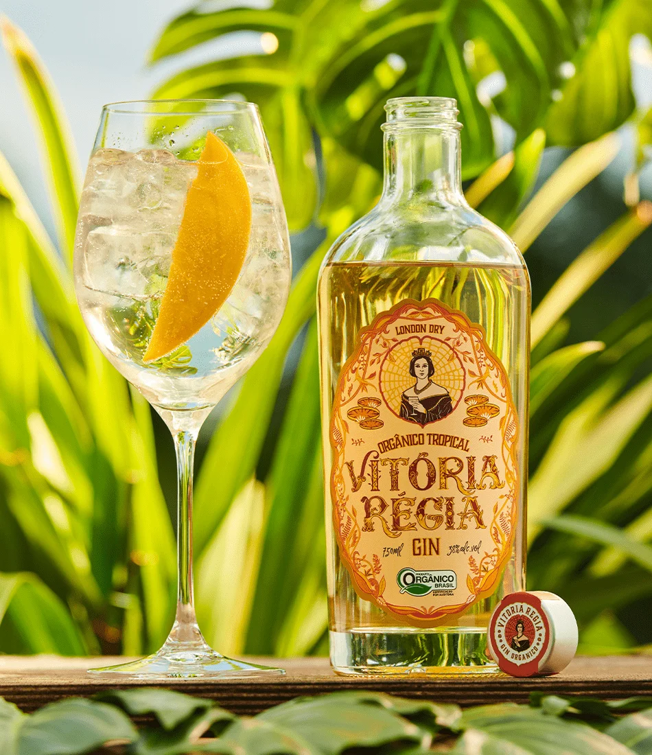 Vitoria-Regia-Organic-Tropical-Gin-Mango-Gin-Spritz-Cocktail